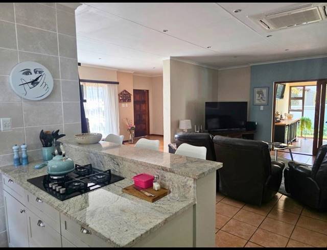 3 BEDROOM HOUSE FOR SALE IN GLEN ERASMIA